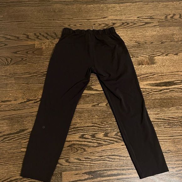 Lululemon Tapered-Leg Mid-Rise Pant 7/8 Length
Luxtreme - Picture 4 of 4